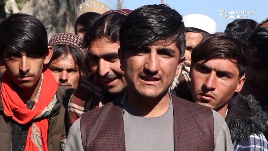 Video z Afghánistánu: Pod vládou Tálibánu se hroutí ekonomika i úřady